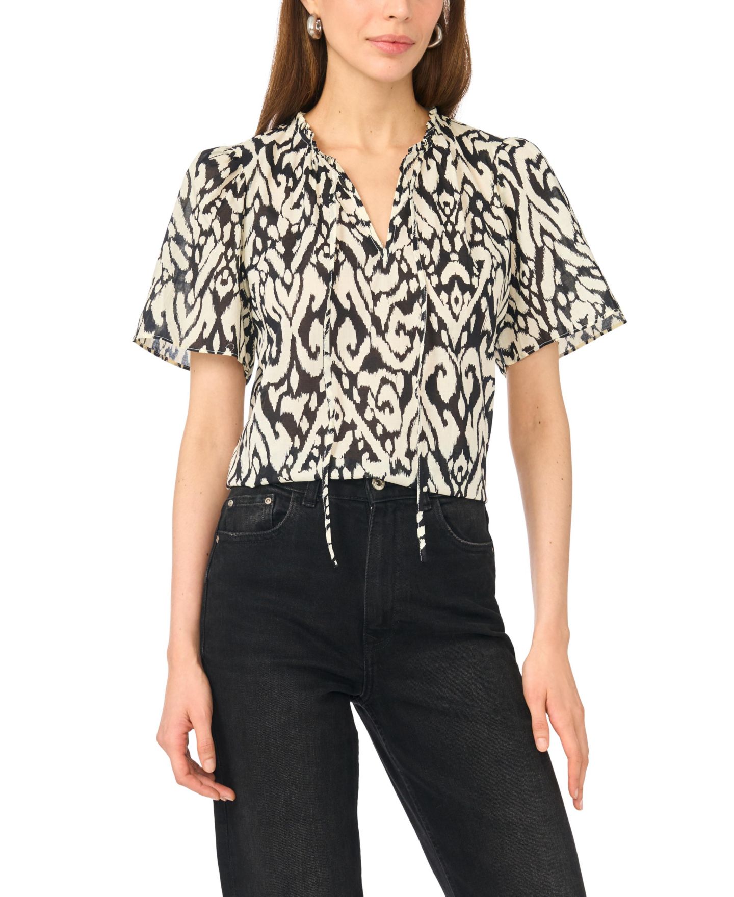Женская блузка Vince Camuto V-Neck Flutter-Sleeve, цвет: Насыщенный чёрный — фото 1