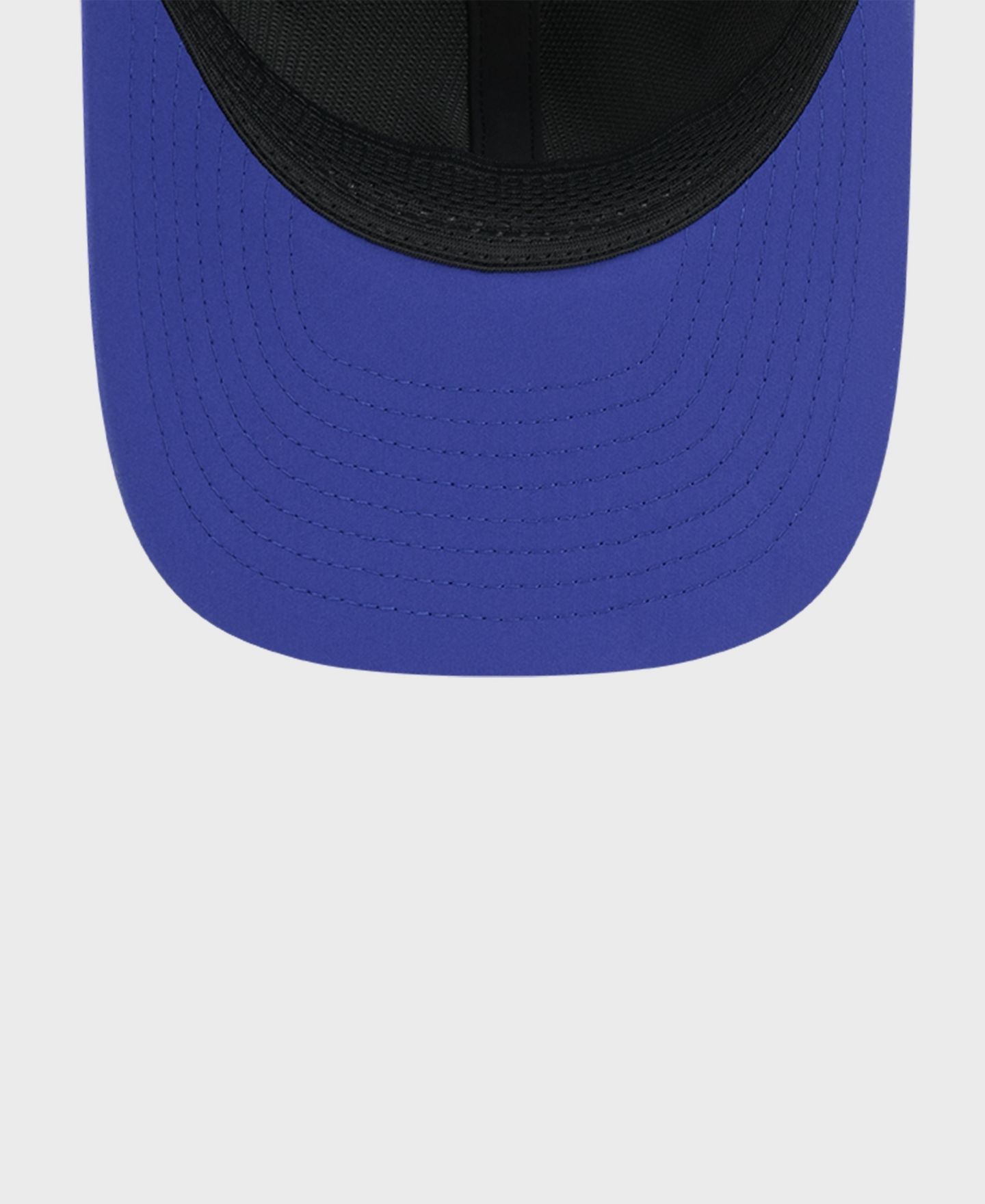 Мужская кепка New Era Royal New England Patriots 2026 Sideline Throwback 39THIRTY M-Crown Flex Hat — фото 7