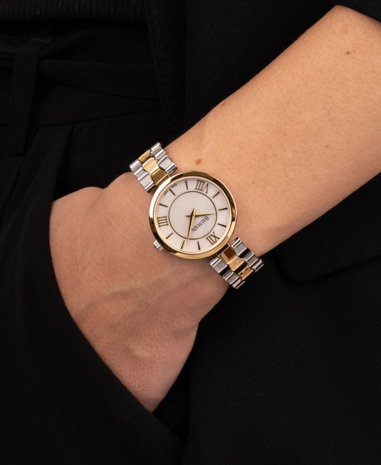 Женские часы Balmain Sedirea Swiss Quartz Two-Tone Stainless Steel Bracelet Watch 31mm — фото 3