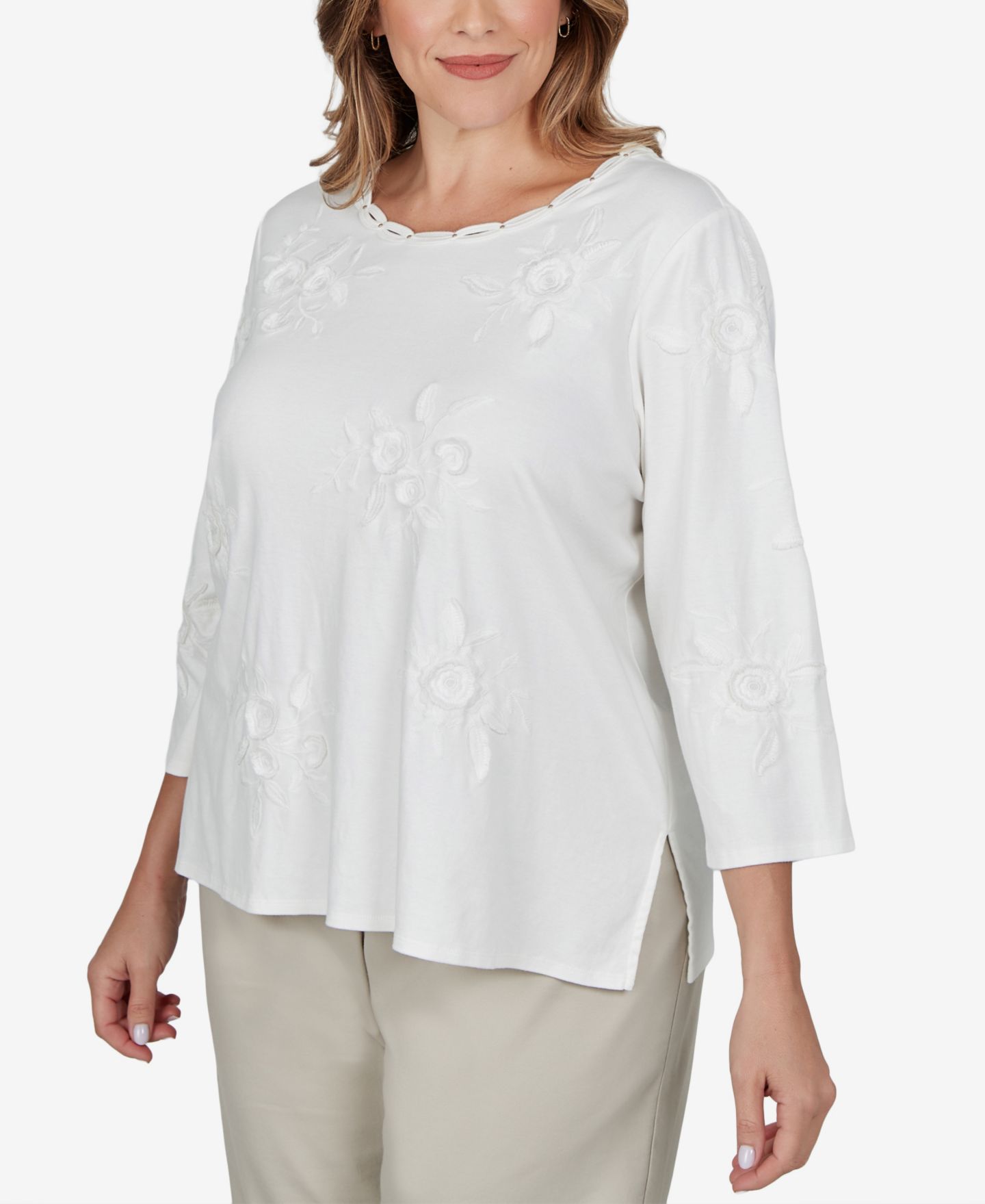Женский свитер Alfred Dunner Plus Size 3/4-Sleeve Floral Embroidery Pullover Blouse, цвет: Слоновая кость — фото 2