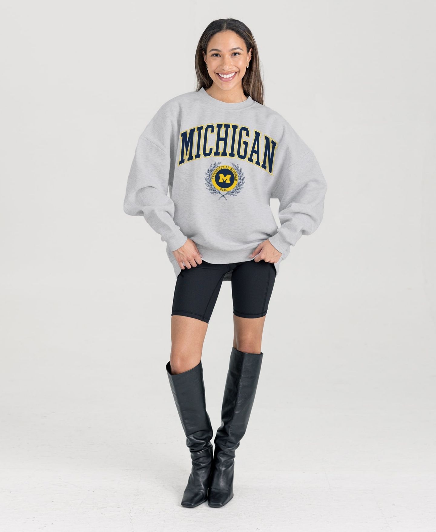 Женская толстовка Gameday Couture Ash Michigan Wolverines Oversized Tradition Refined Premium Fleece — фото 1