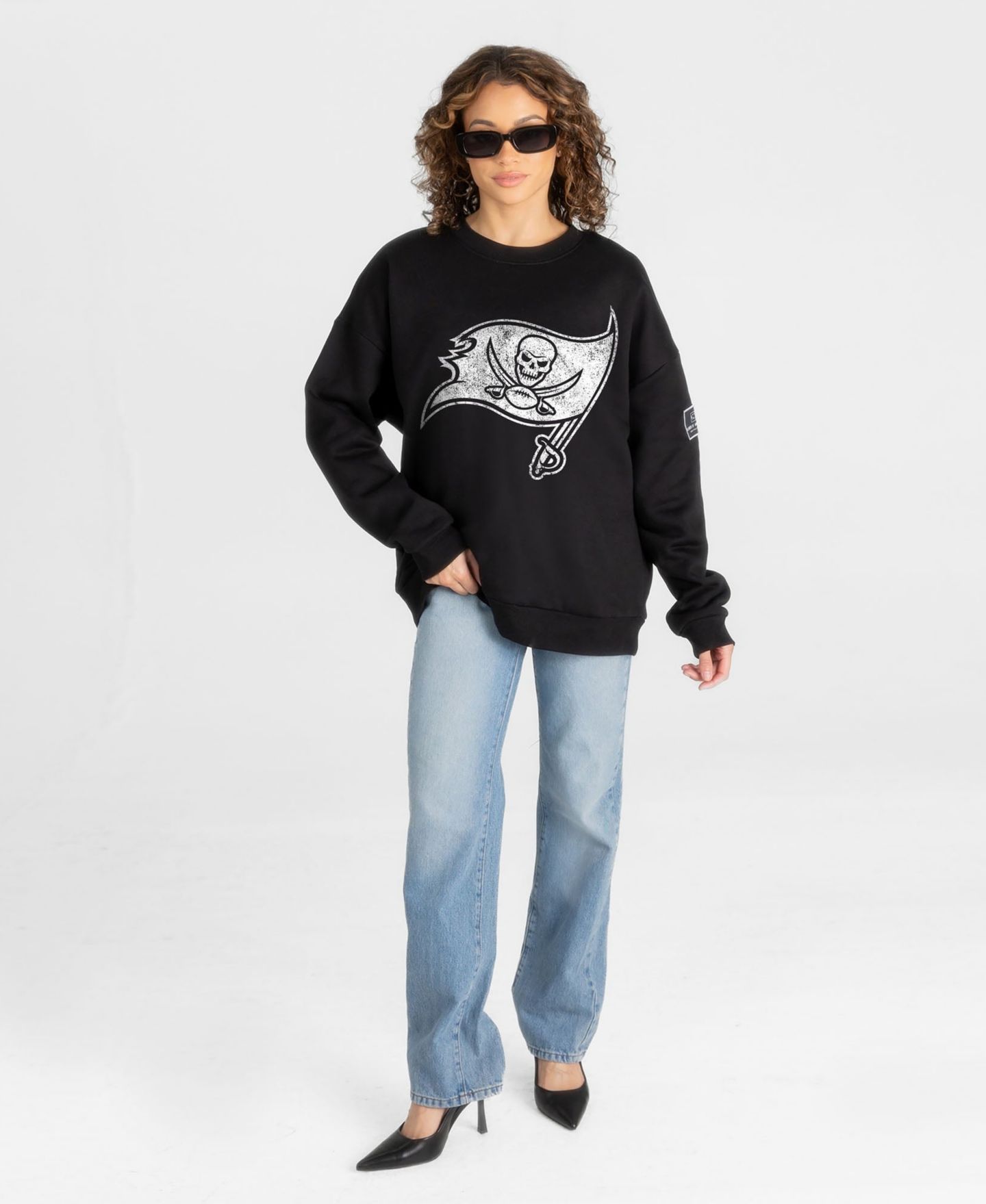 Женская толстовка Gameday Couture Black Tampa Bay Buccaneers Bold Move Black Label Premium Drop Shoulder — фото 3