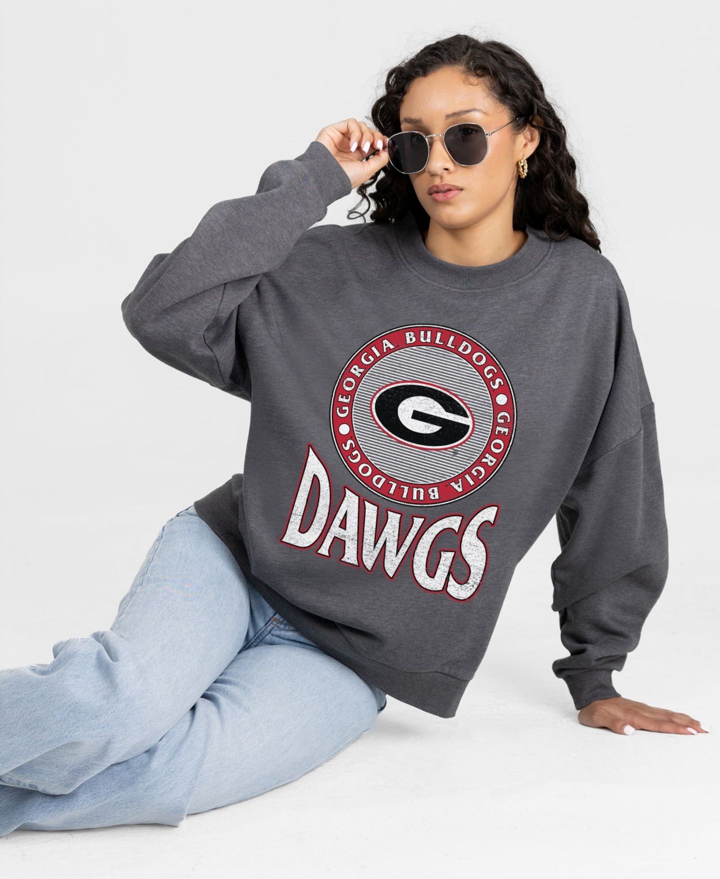 Женская толстовка Gameday Couture Charcoal Georgia Bulldogs Saturday Seal Oversized Premium Drop Shoulder — фото 4