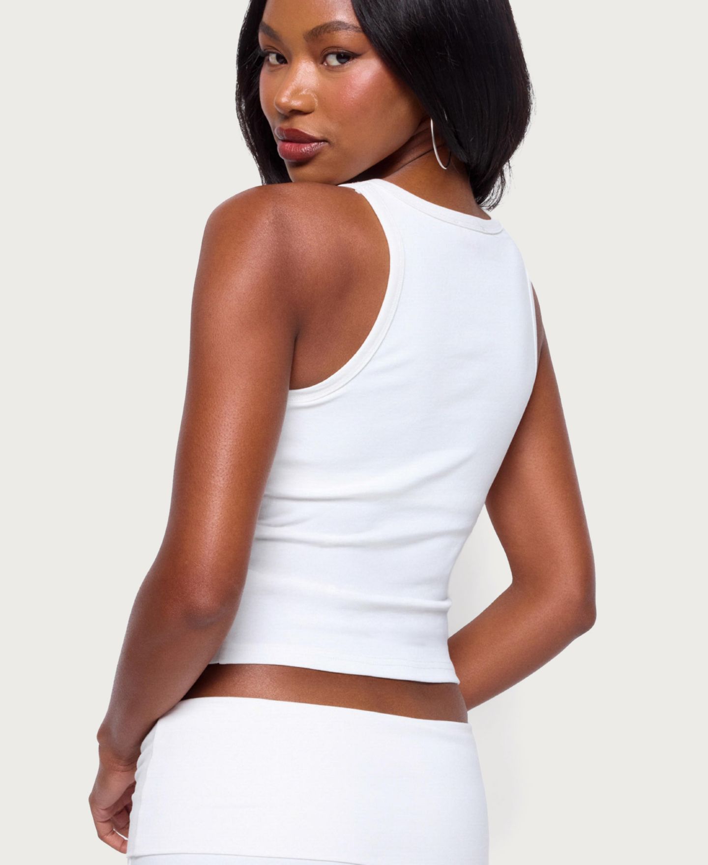 Женский топ Edikted Ailsa Ribbed Built In Bra Tank Top, цвет: Белый — фото 2