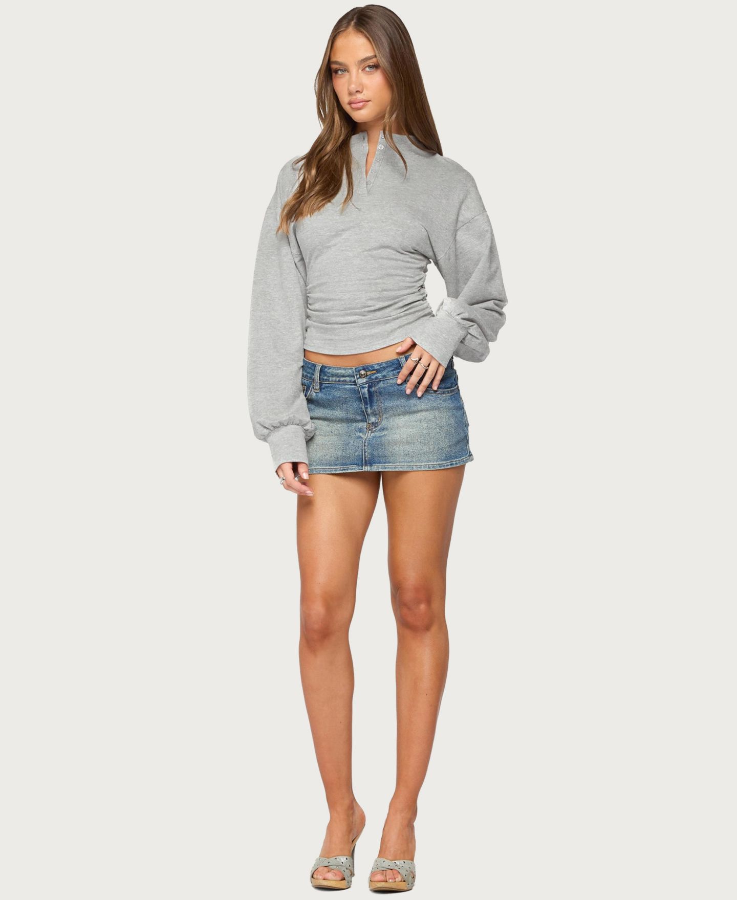 Женский топ Edikted Diya V-Neck Puff-Sleeve Henley, цвет: Серый меланжевый — фото 3