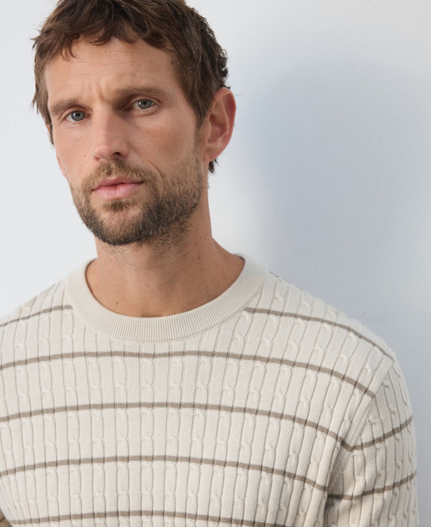 Мужской свитер Mango Marsr Cable-Knit Striped Crewneck, цвет: Светлый пастельный серый — фото 3