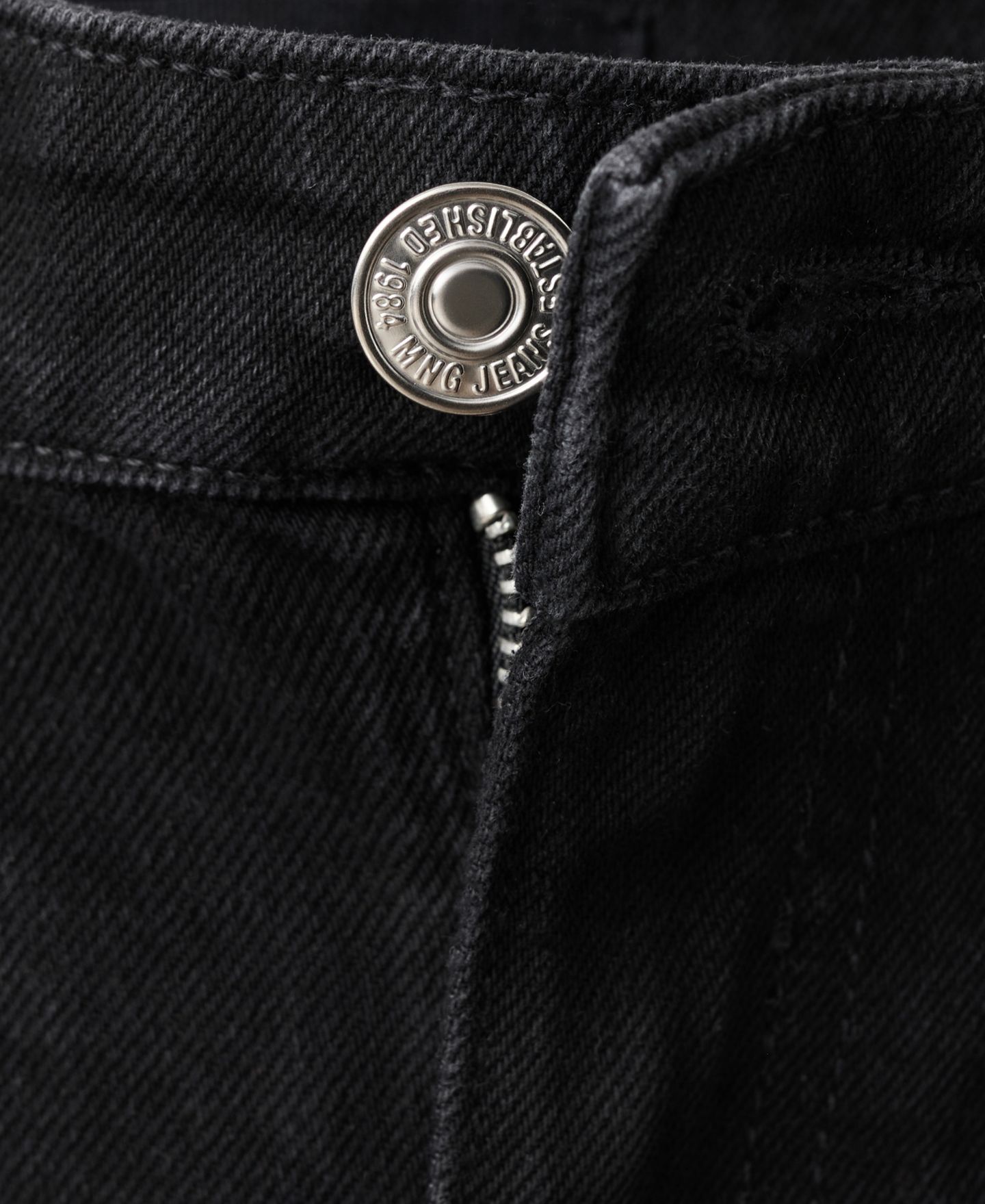 Женские шорты Mango Zoey Straight-Fit Denim, 3.94" Inseam, цвет: Чёрный джинсовый — фото 8