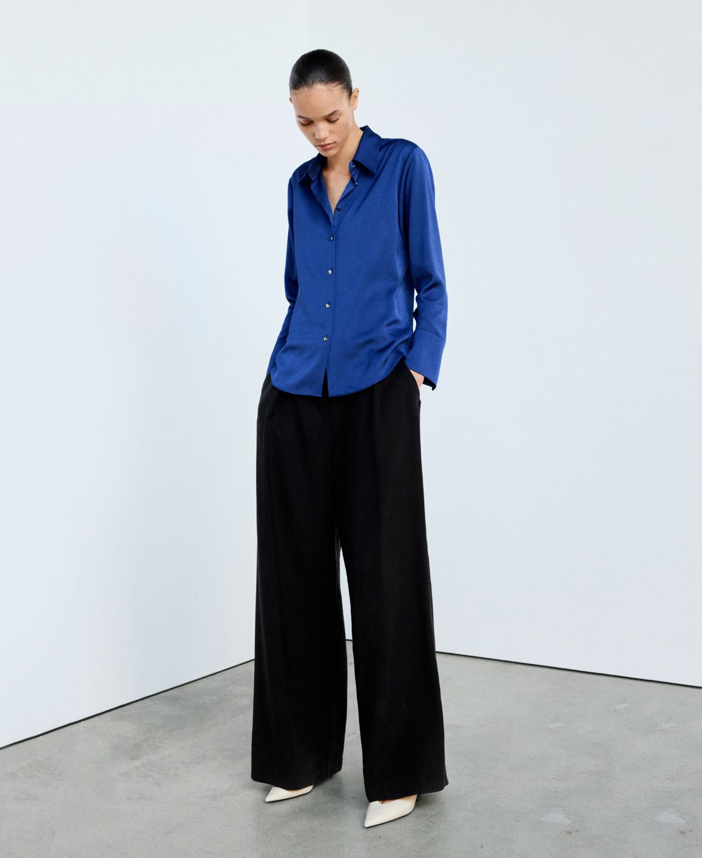 Женская рубашка Mango Ideale Regular-Fit Long-Sleeve Satin, цвет: Синий — фото 2
