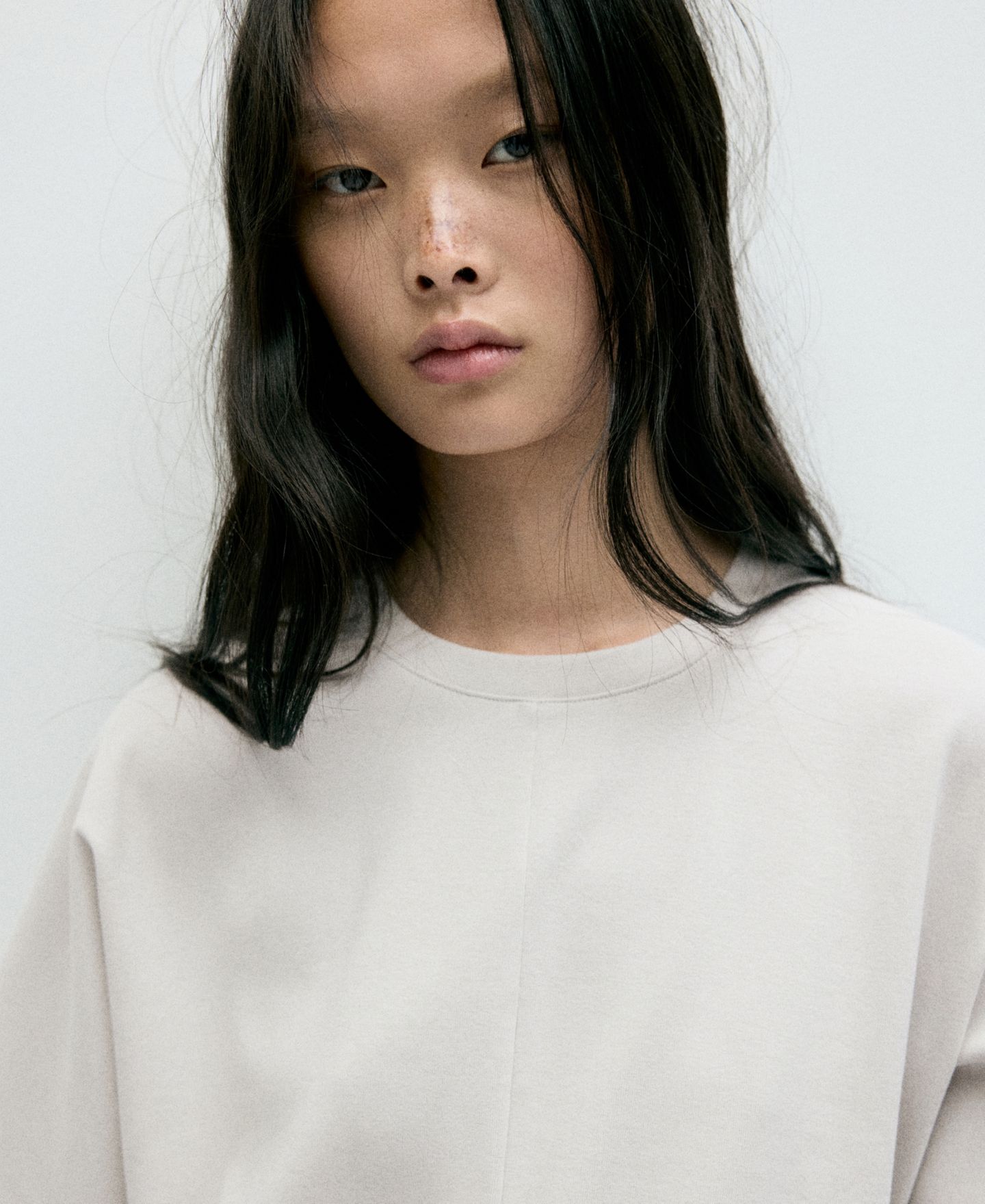 Женская футболка Mango Oversized Seam Detail, цвет: Серый — фото 3