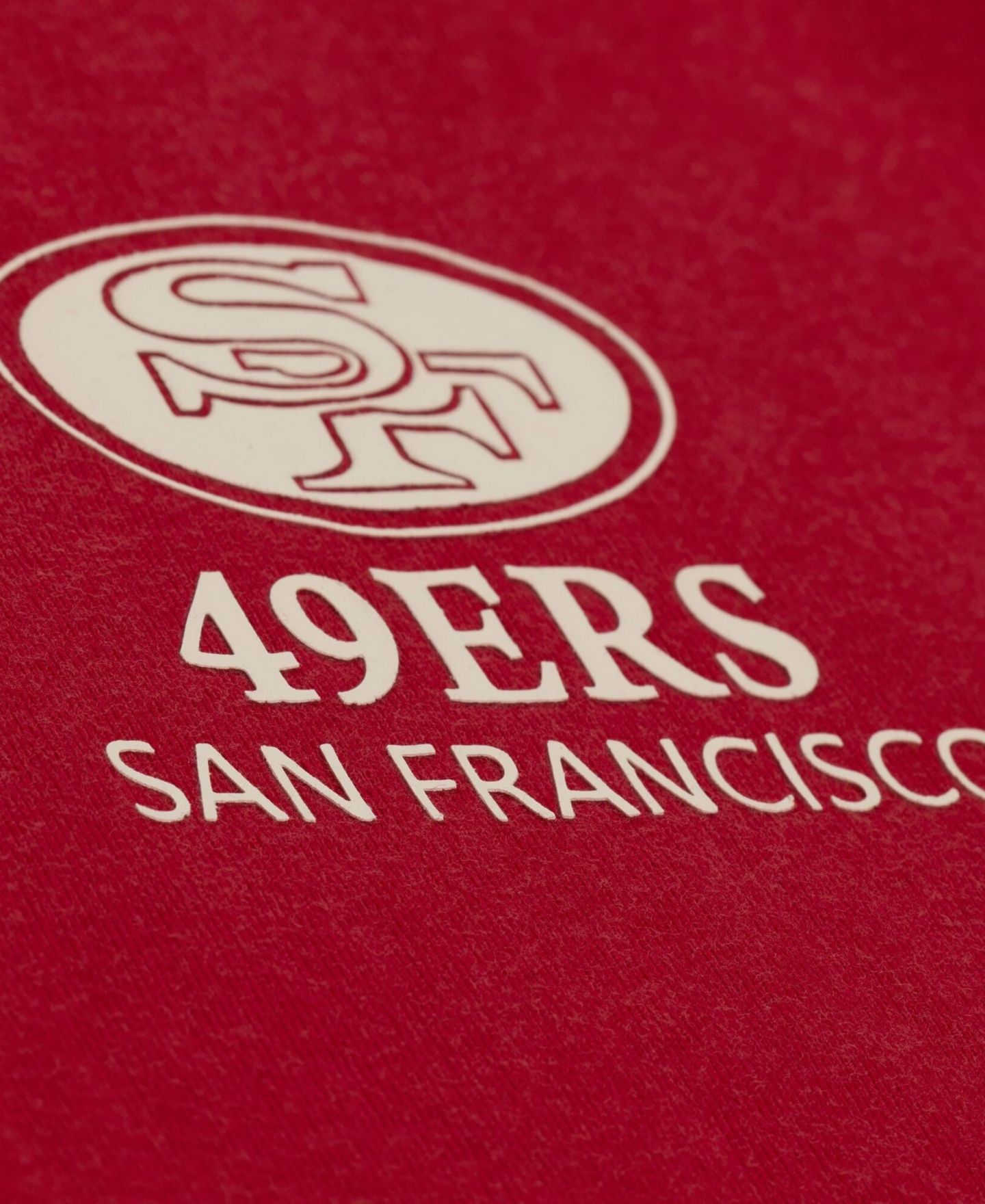 Женская футболка Mitchell & Ness Mitchell Ness Scarlet San Francisco 49ers Core Essentials Micro Logo Boxy Crop — фото 6