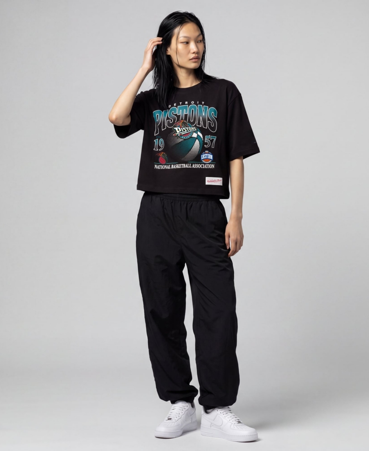 Mitchell & Ness Women's Mitchell Ness Black Detroit Pistons Street Graphic Boxy Crop T-Shirt - Black