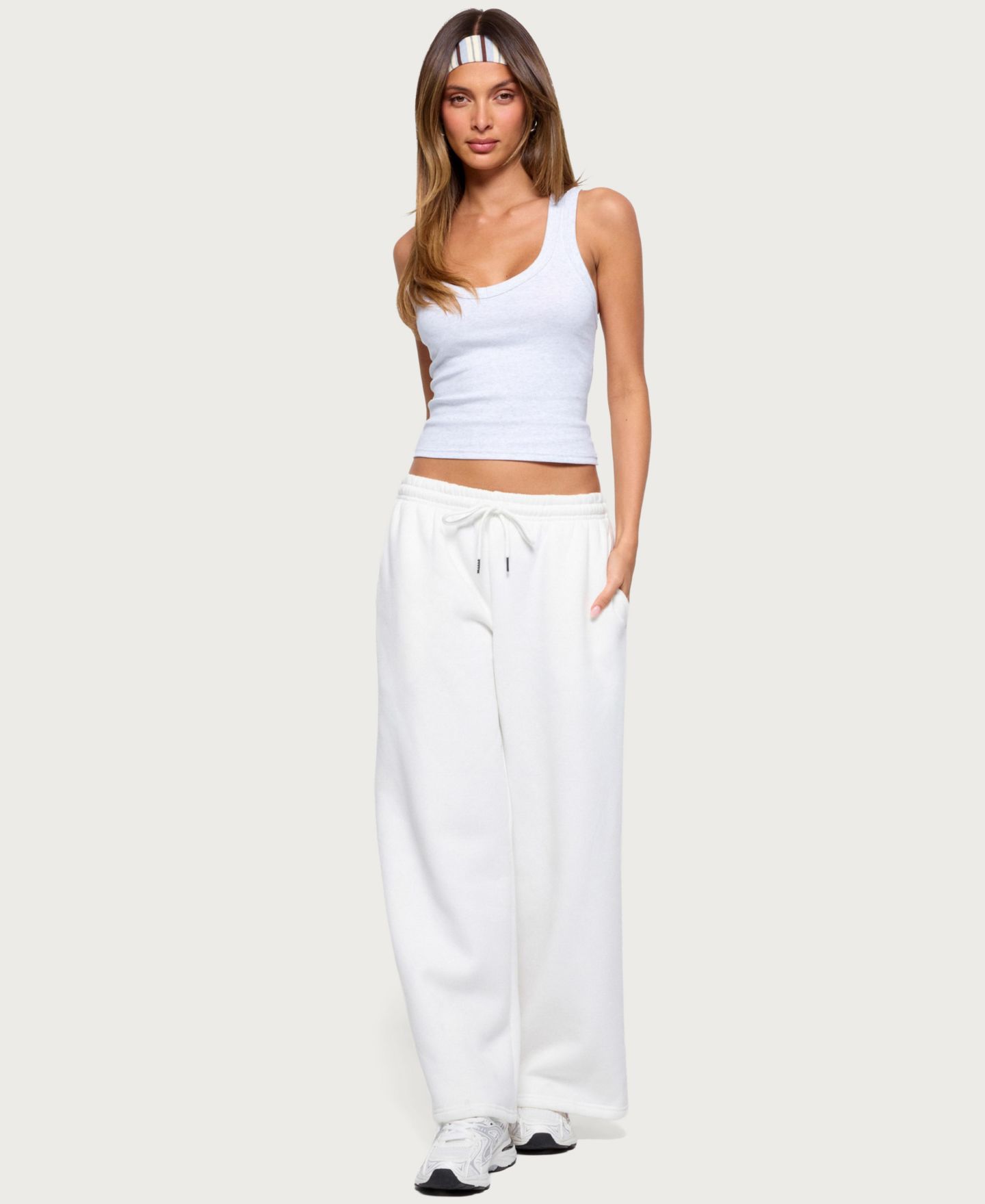 Женский топ Edikted Janele Ribbed Scoop Neck, цвет: Светлый серый меланжевый — фото 3