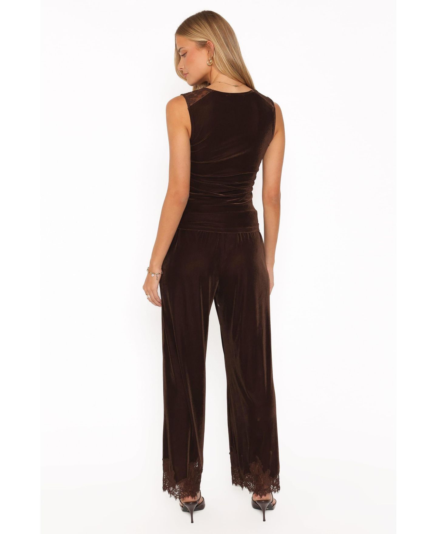 Женские брюки Petal and Pup Layton High-Rise Wide-Leg Lace-Trim Velvet, цвет: Шоколадный бархатный — фото 4