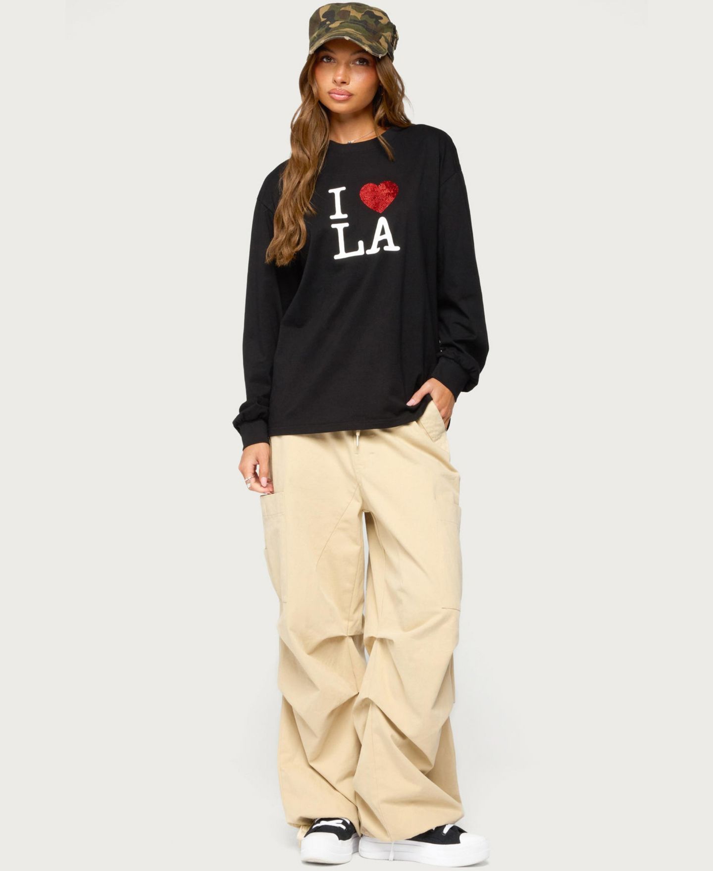 Женский топ Edikted Loving LA Long-Sleeve Crewneck Graphic Cotton-Blend, цвет: Чёрный — фото 3