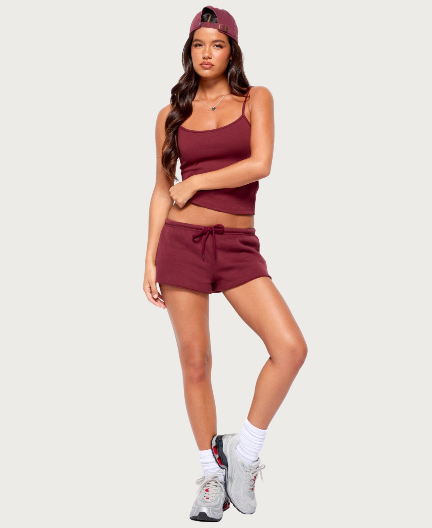 Женские шорты Edikted Cataleya Low-Rise Pull-On, 2" Inseam, цвет: Бордовый — фото 3