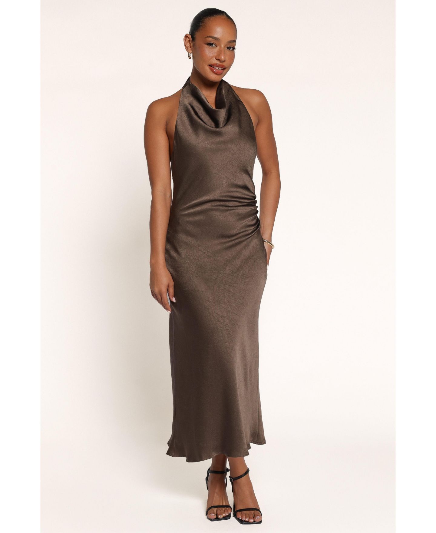 Женское платье Petal and Pup Briellen Cowl Halter Ruched Midi, цвет: Оливковый — фото 1