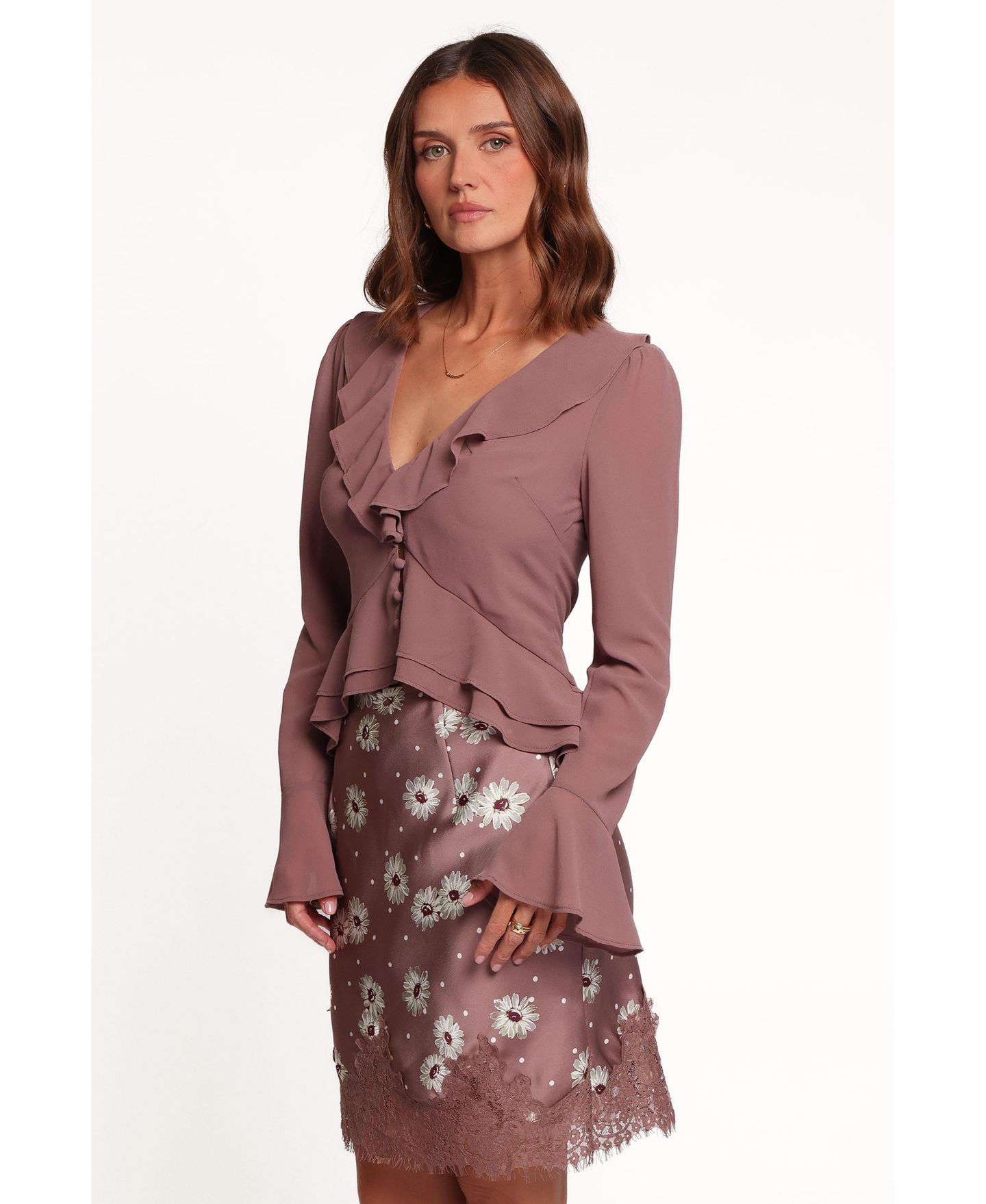 Женская блузка Petal & Pup Vilma Long-Sleeve Ruffle V-Neck, цвет: Розовато-лиловый — фото 2