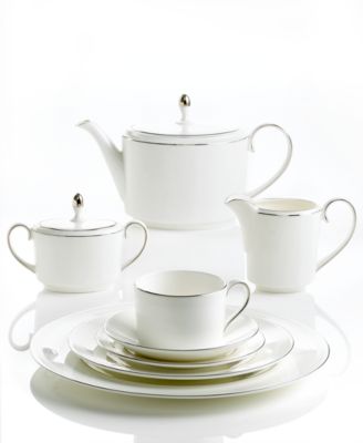 Vera Wang Wedgwood Dinnerware, Blanc sur Blanc Gravy Boat Stand