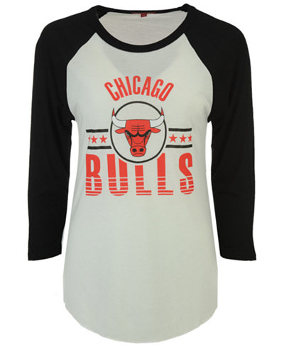 Mitchell & Ness Women's Chicago Bulls Victory Raglan T-Shirt