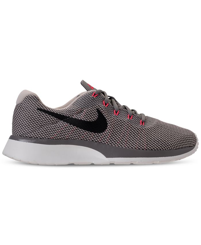 nike men's tanjun stores