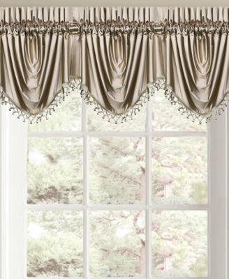 J Queen New York - Queen Street Sonata 43" x 29" Rod Pocket Festoon Valance