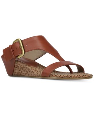 donald pliner doli wedge sandals