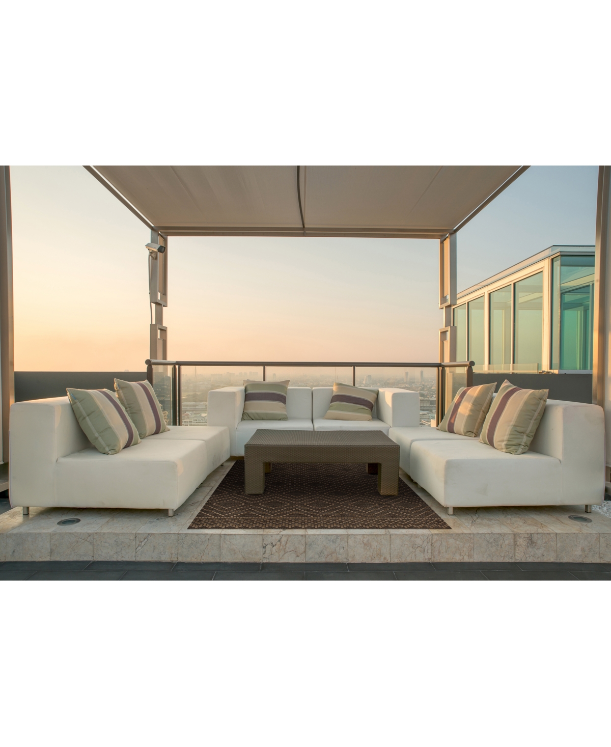 Closeout! Km Home Sidra Border Indoor/Outdoor 7'10