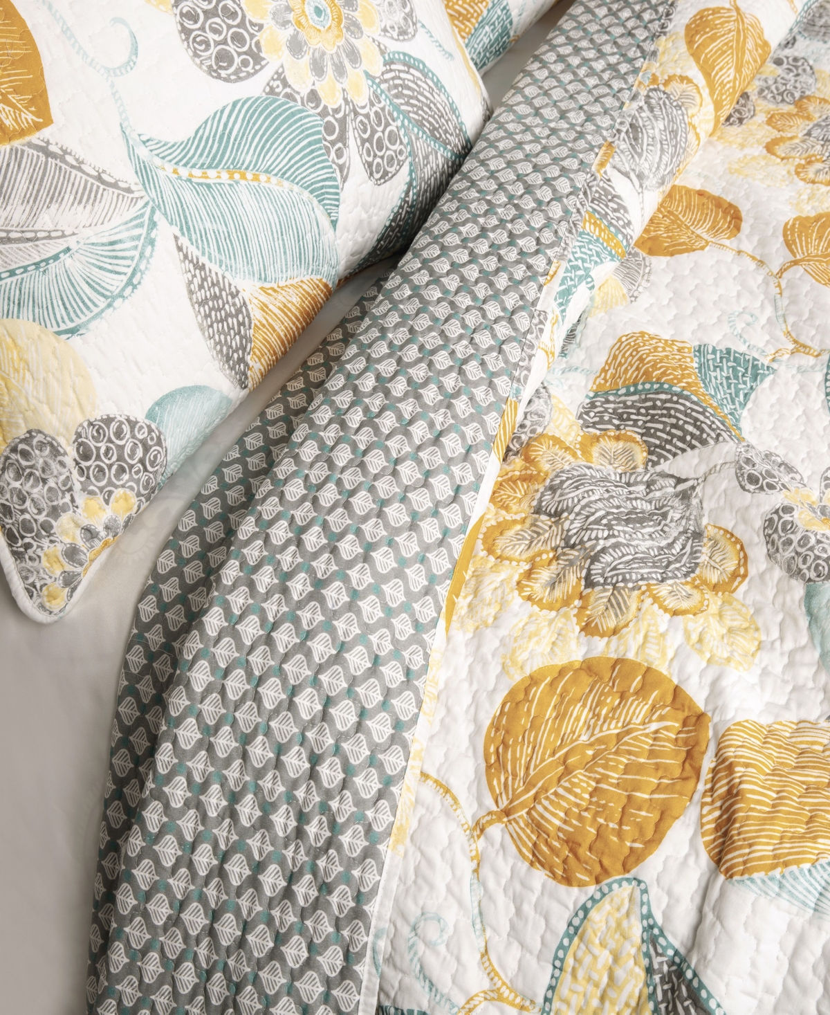 Lush Decor Lovely Leaf 3-Pc Set Quilt Set, King