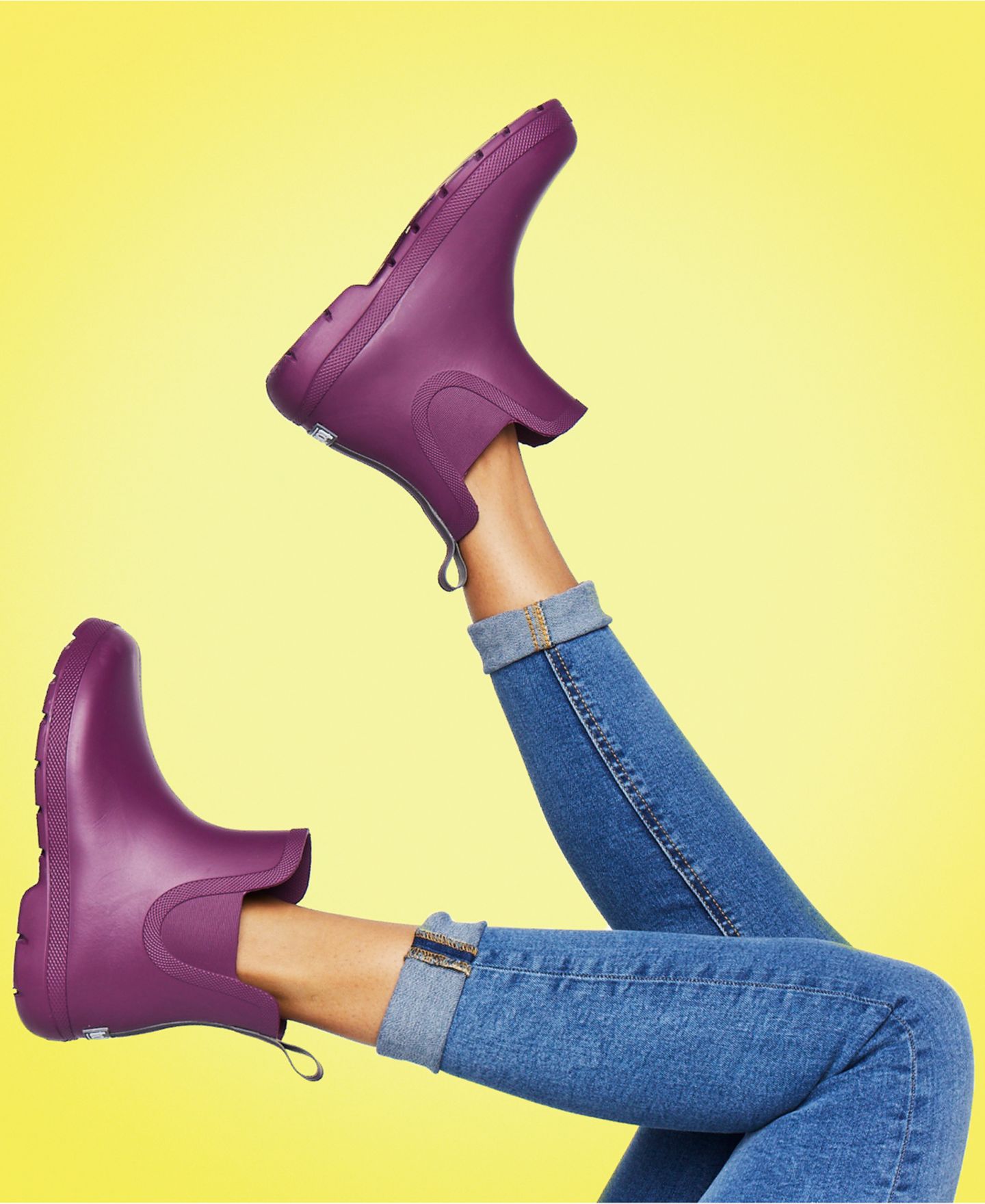 Женские ботинки Totes Everywear® Chelsea Ankle Rain Boots, цвет: Чёрный — фото 6