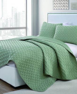 Nina Embossed Quilt Sets