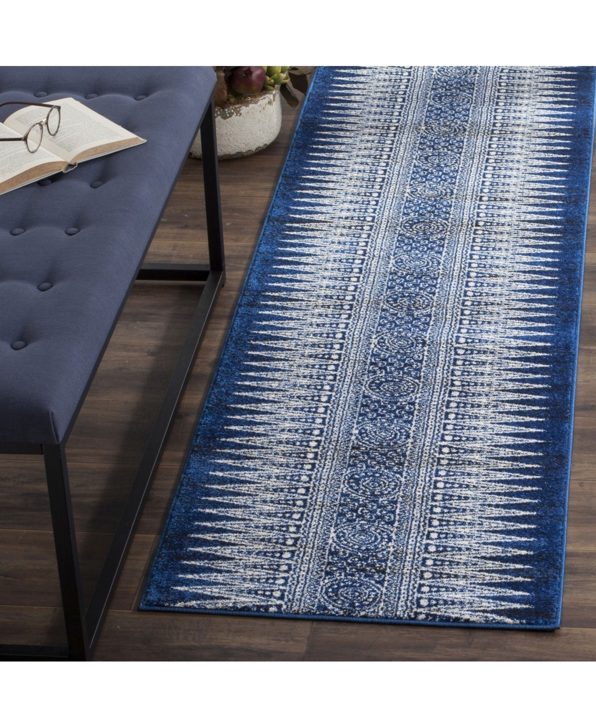 Safavieh Evoke EVK226 Royal and Ivory 2'2