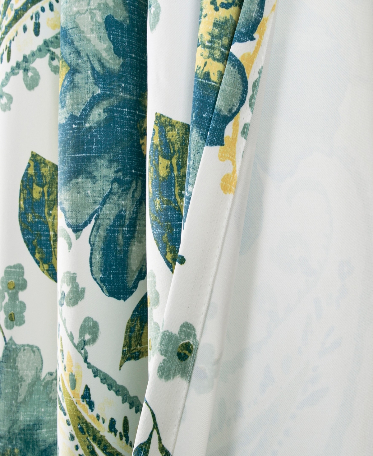 Floral Paisley 52" x 84" Curtain Set