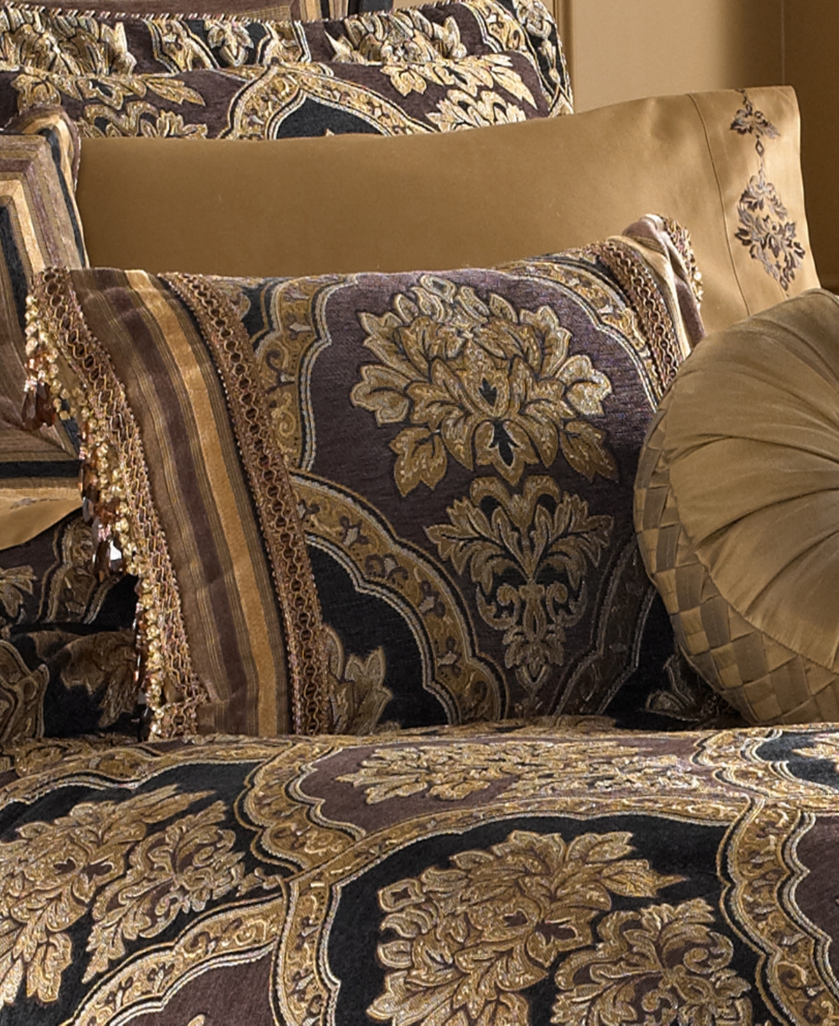 Five Queens Court Reilly Decorative Pillow