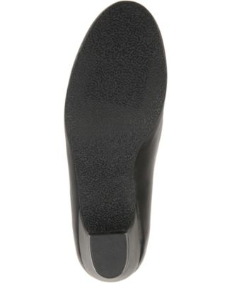 Women's Saar Round Toe Kitten Heel Pumps