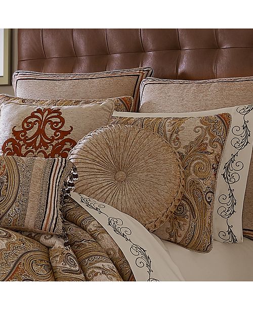 J Queen New York J Queen Luciana Tufted Round Decorative Throw