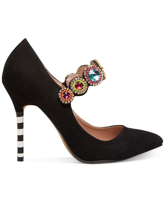 bedanya heels dan wedges