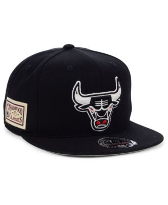 mitchell and ness chicago bulls cap