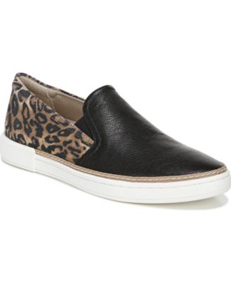naturalizer zola slip on sneaker