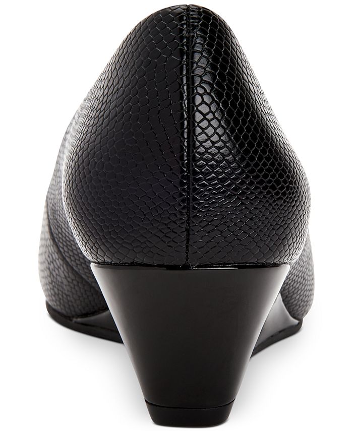 black and gold ballet pumps