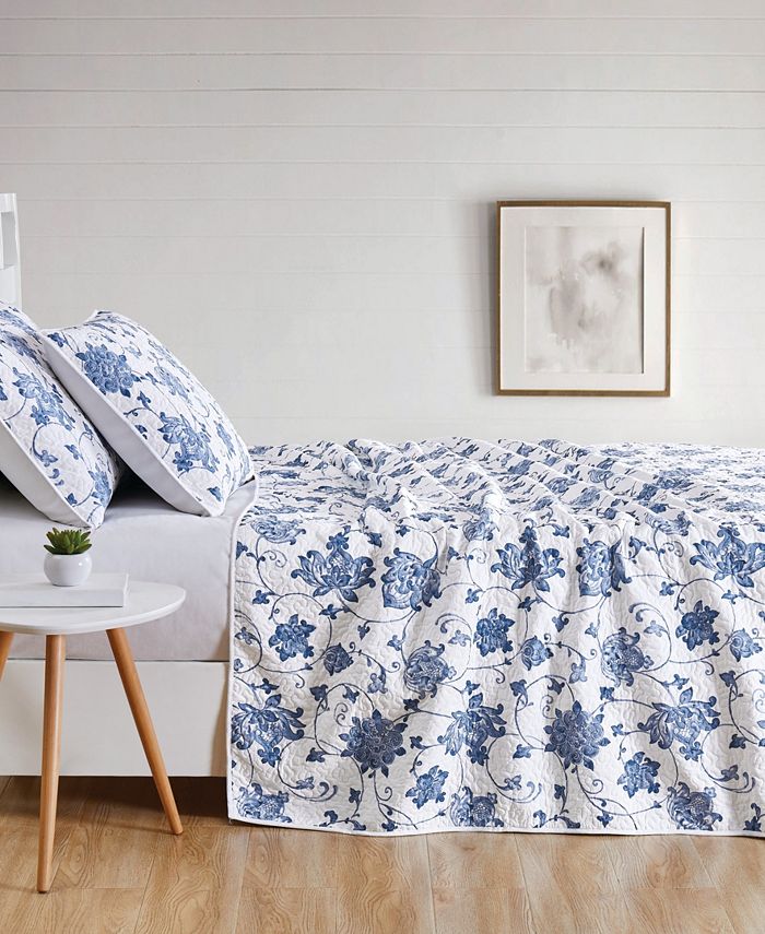 Macy's Cottage Classics Estate Bloom 3Piece Full/Queen Quilt Set Macy's