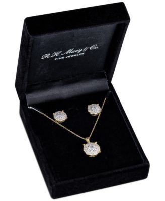 2 шт. Колье-подвеска с бриллиантами весом 2 карата и серьги-гвоздики из белого или желтого золота 14 карат.