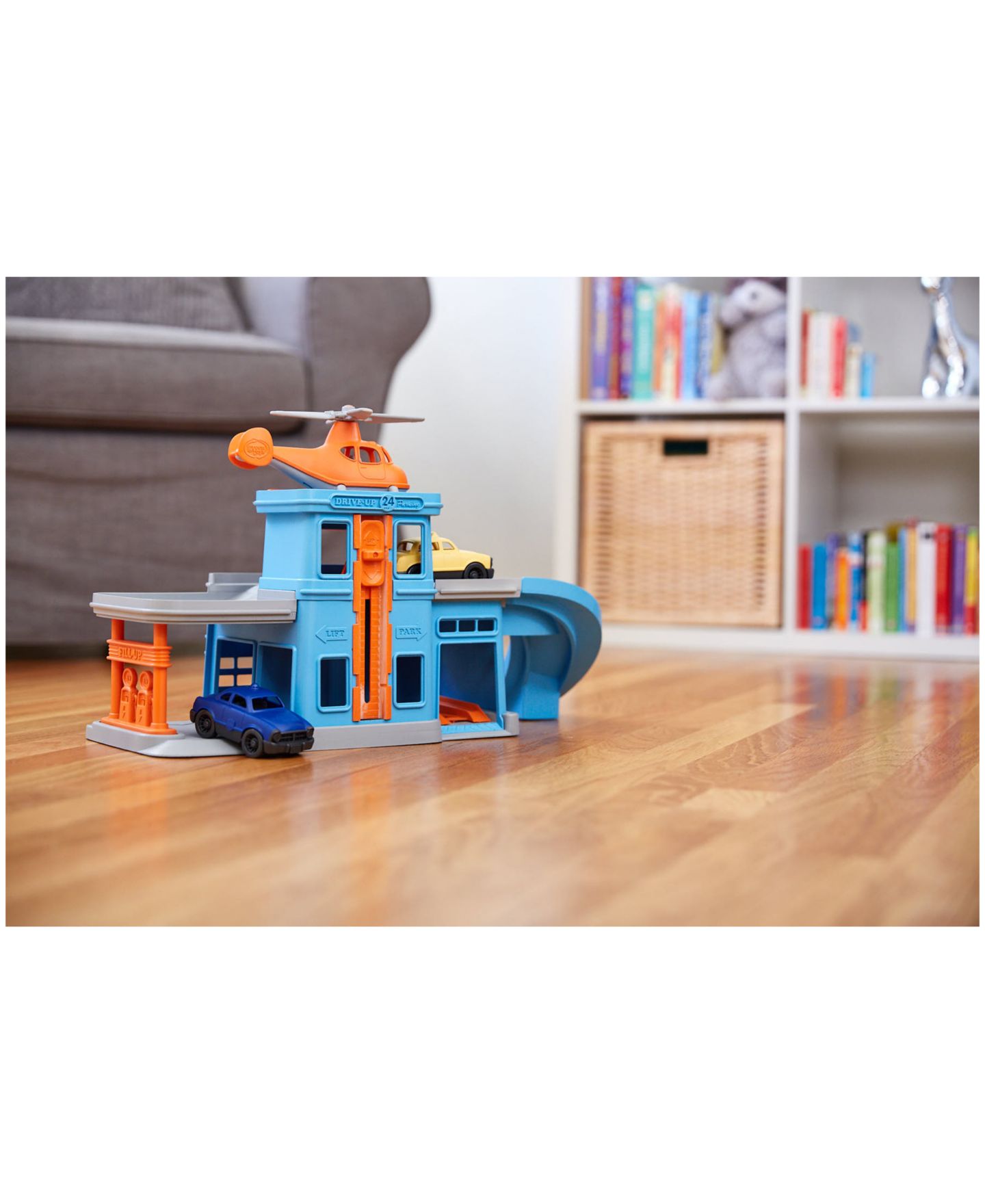 Детские куклы Green Toys Parking Garage With 3 Vehicles — фото 7