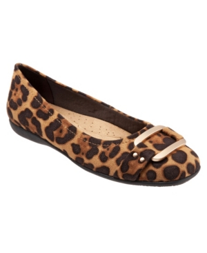 image of Trotters Sizzle Flat Women-s Shoes