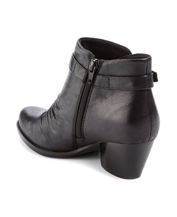 Baretraps rosslyn bootie 2025