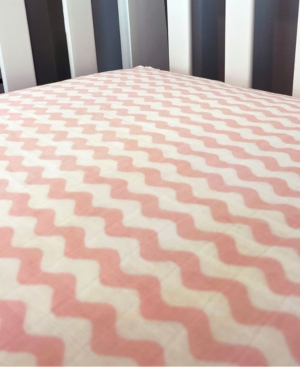 Tendertyme Baby Girls Waves Muslin Crib Sheet In Pink