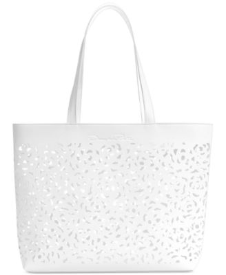 Oscar de la Renta - Receive a Free White Tote with any large spray purchase from the  Fragrance Collection