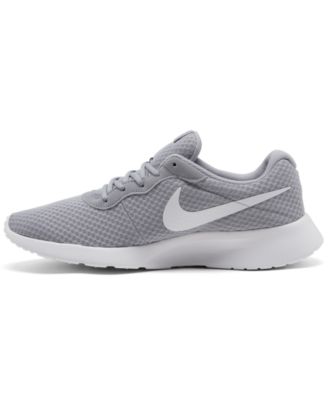 macys nike tanjun