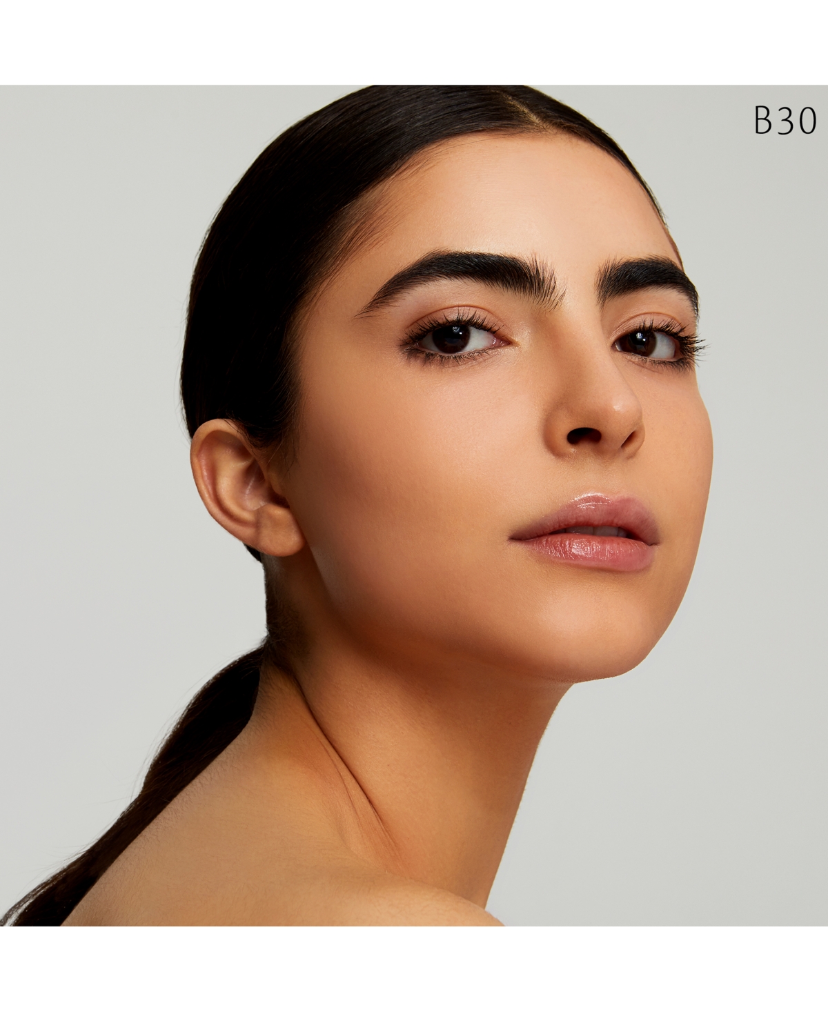 Clé De Peau Beauté Radiant Fluid Foundation Matte Broad Spectrum Spf 20 Sunscreen In B30 Medium Beige