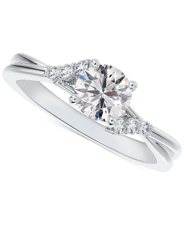 Round engagement ring with twisted band deals