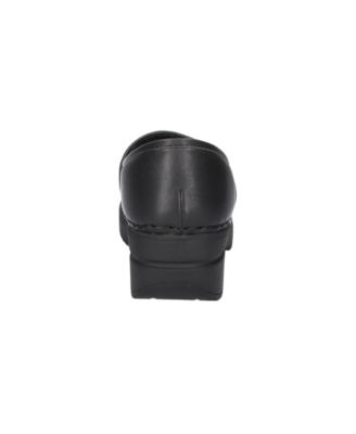 Easy Works by Women's Lead Slip Resistant Clogs